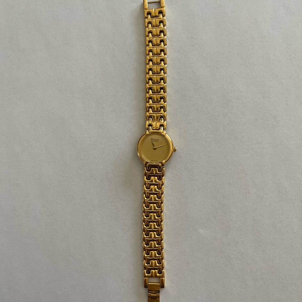 Gold Bulova Quartz Watch. 16cm